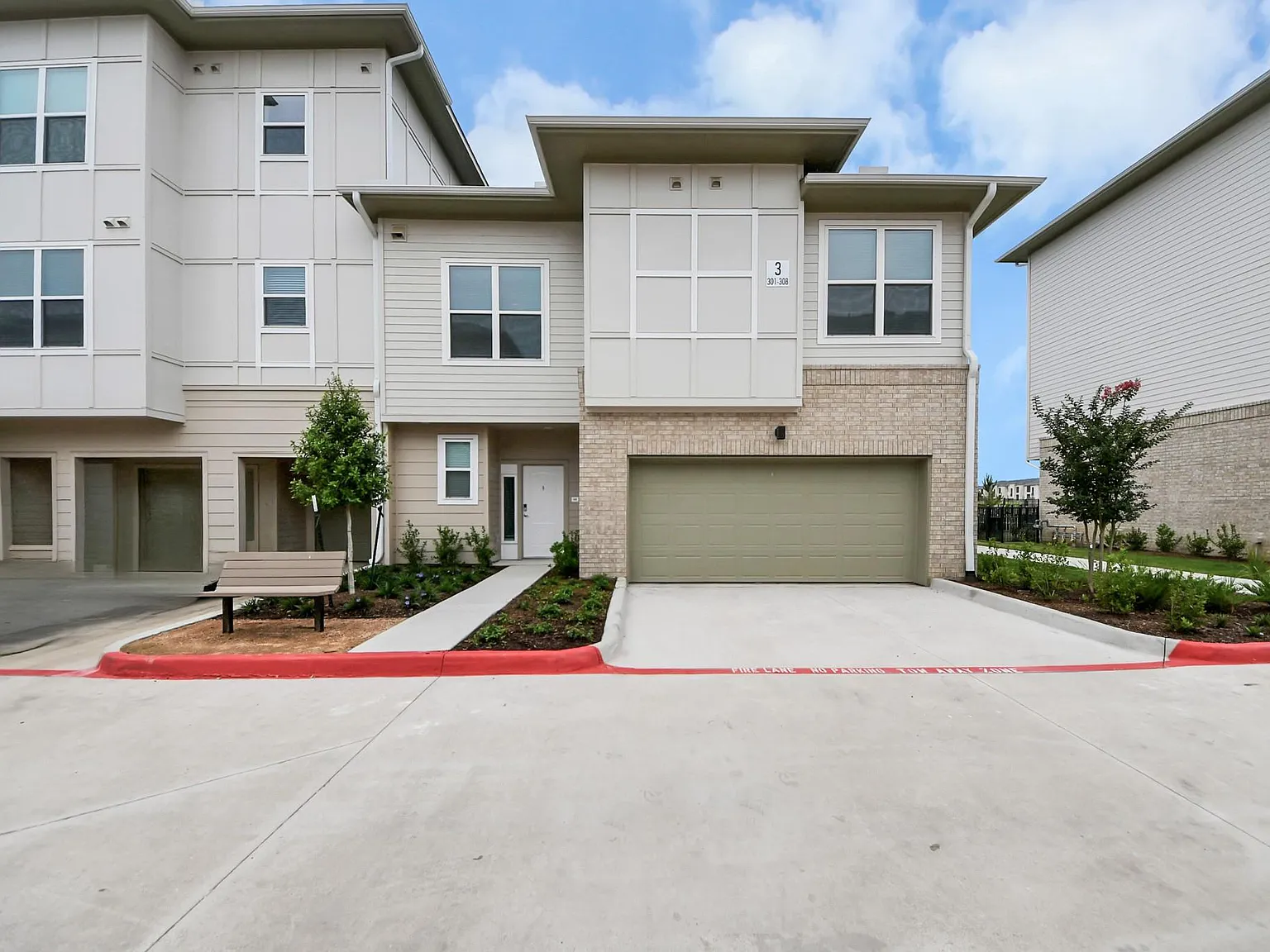 3 bed, 2.5 bath, 1821 sqft, $3,115 — Photo 4