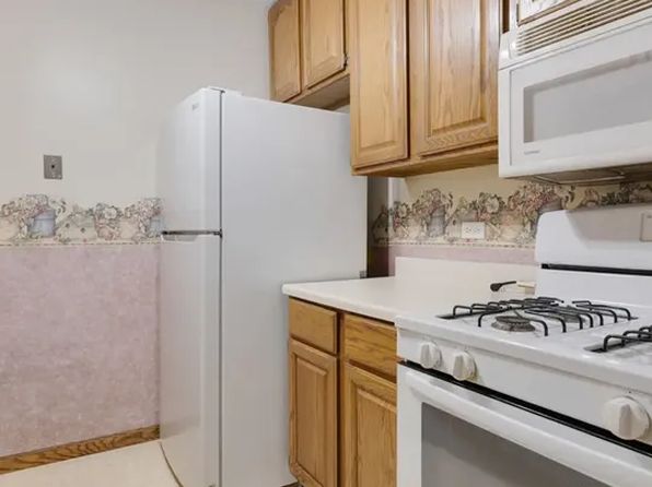 238 Shorewood Dr APT 2D