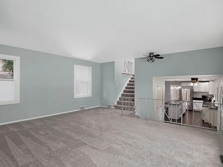 1702 N Beech Rd — Photo 25
