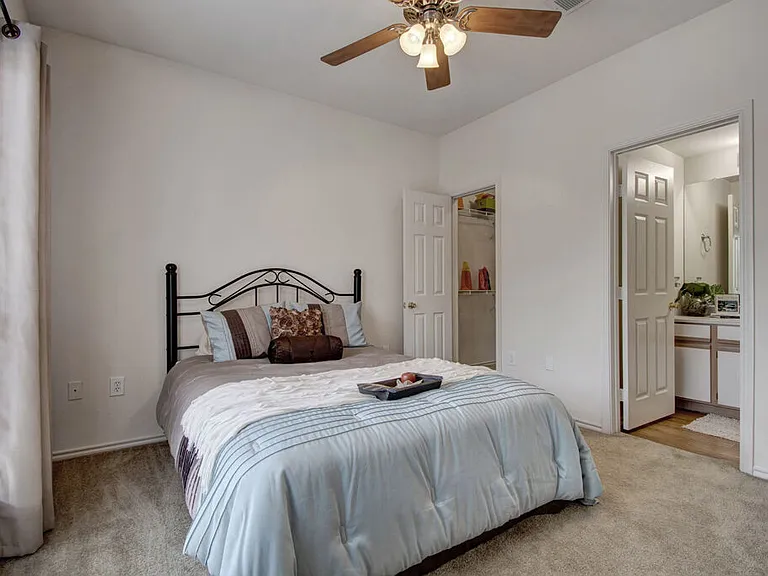 Indian Creek Apartments — Photo 18
