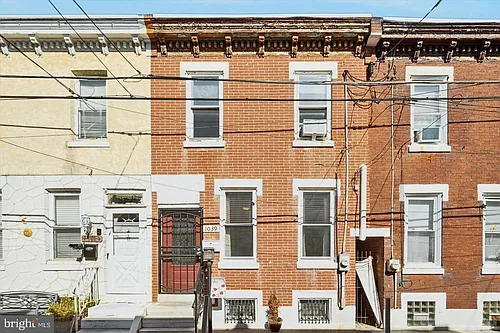 1039 W Russell St Photo 1