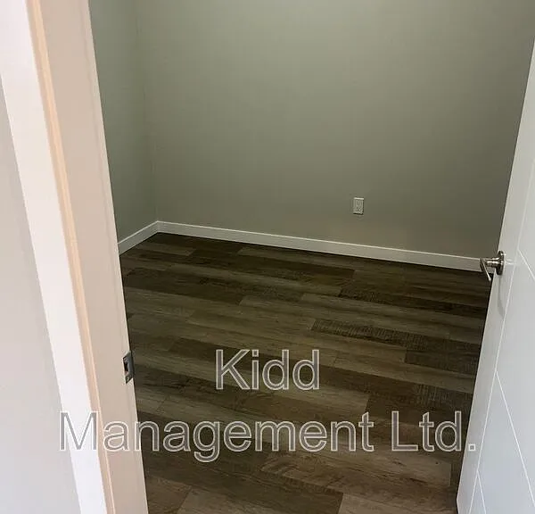 6936 Langer Cres #B — Photo 7
