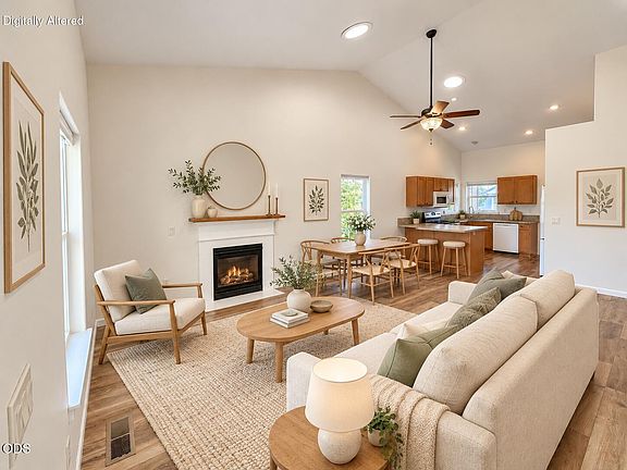 3rd image of 20648 Beaumont Dr