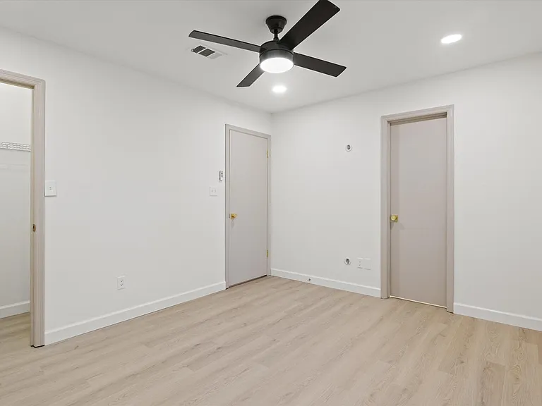 8477 Titus Ln — Photo 12