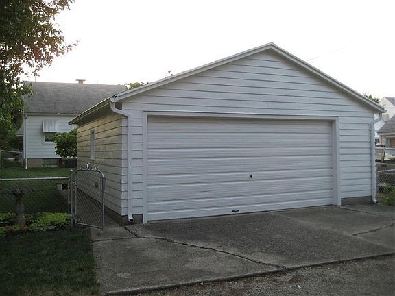 3rd image of 2272 King Ave