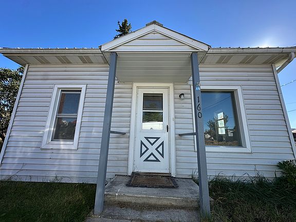 2nd image of 160 5th St E