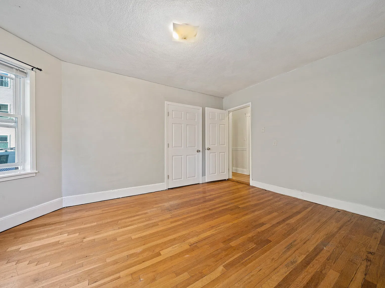 4 bed, 1300 sqft, $1,100 — Photo 3