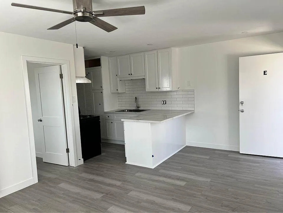 322 S Pacific St — Photo 2