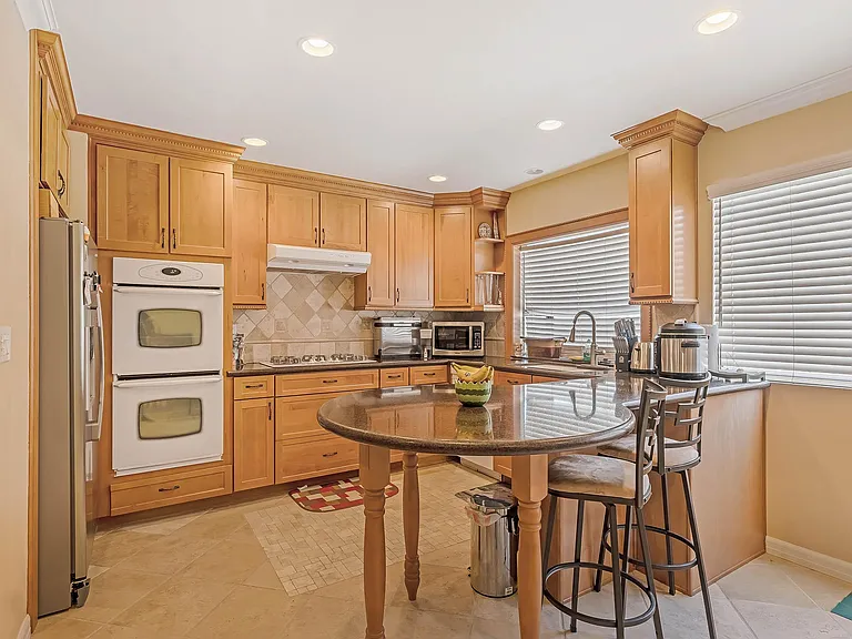 5800 Owensmouth Ave #7 — Photo 11