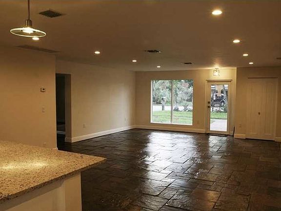 4th image of 708 NE 21st Dr