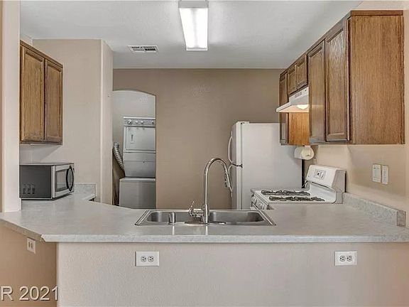 4th image of 10073 Crisp Clover St