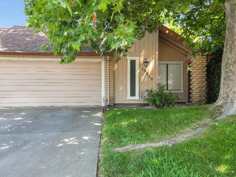 10715 Sterling Wood Way — Photo 1