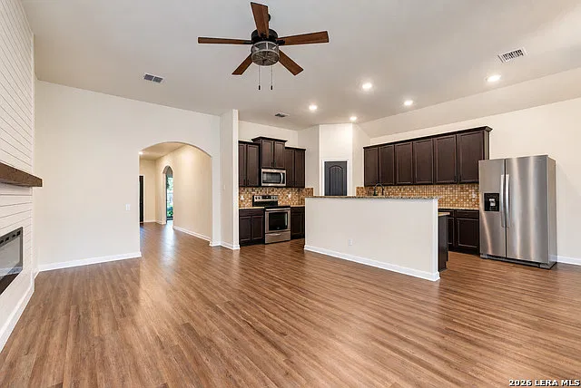 4 bed, 2.0 bath, 1904 sqft, $1,950 — Photo 4