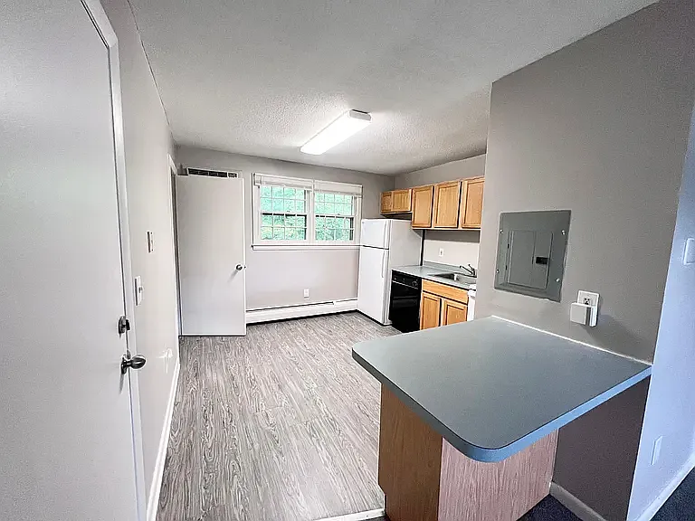 16 Bradford Dr #C — Photo 3