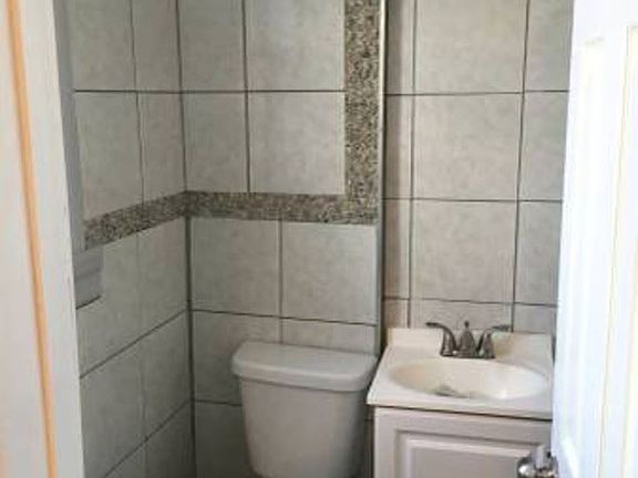 3rd image of 1435 26th Ave #3R
