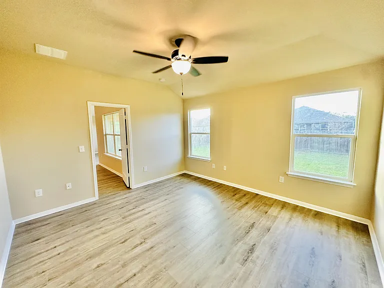 704 Silver Wing Dr — Photo 10