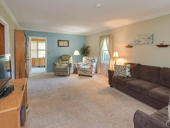 5th image of 1115 N Fletcher Ave