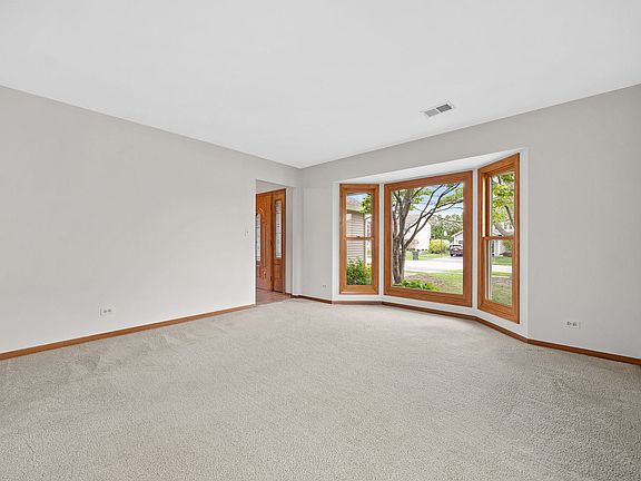 4th image of 1690 Wildwood Ln
