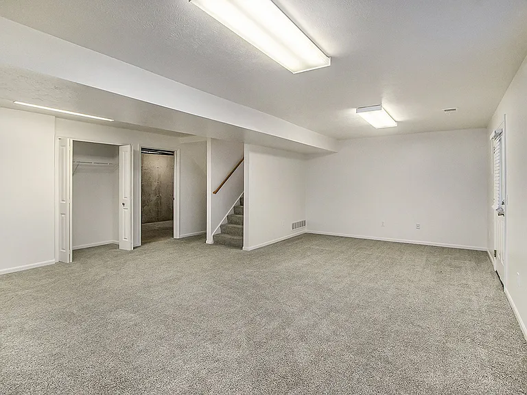 Autumn Lakes Apartments and Townhomes — Photo 98