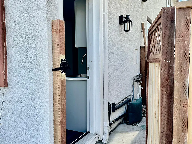 Garden Farms Ave — Photo 10