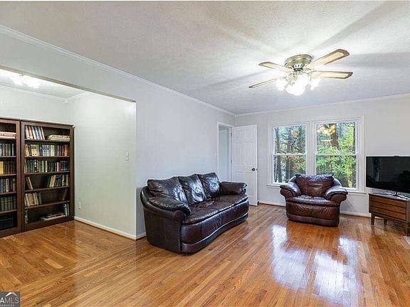 3rd image of 620 Oakstone Way