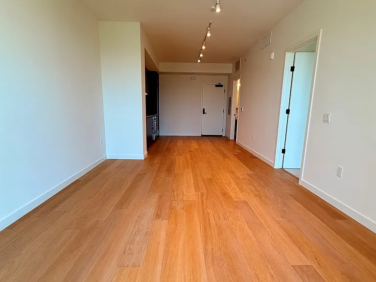 395 6th St #411 — Photo 11