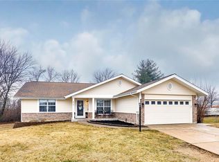 517 Pioneer Dr, Saint Peters, MO 63376