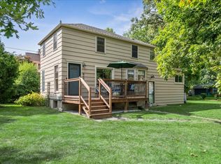 4700 Teonia Woods Dr, Rolling Meadows, IL 60008