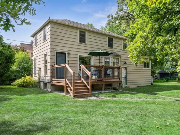 4700 Teonia Woods Dr, Rolling Meadows, IL 60008