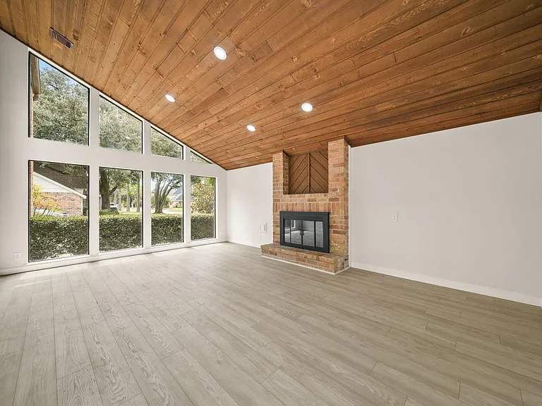 3010 Manila Ln — Photo 4