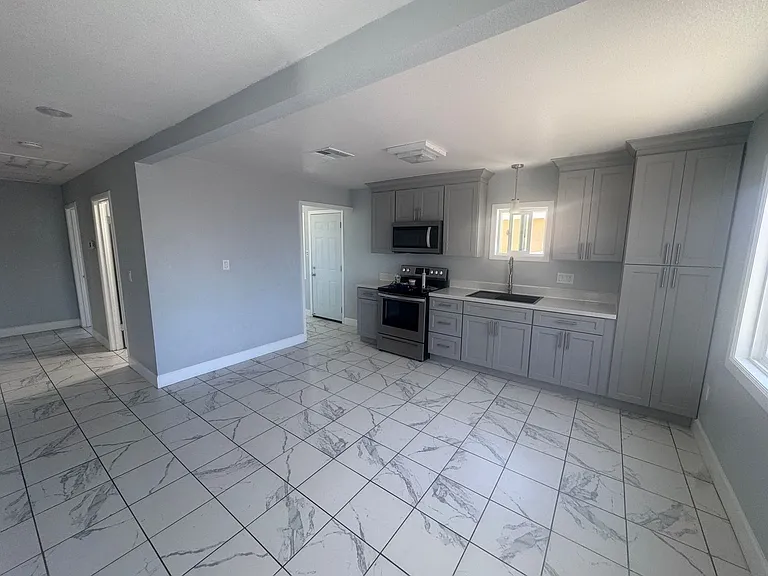 485 Fleming Ln — Photo 5