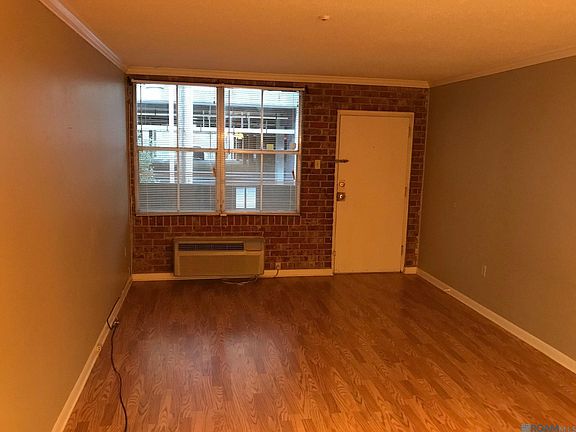 3rd image of 3101 Highland Rd APT 221