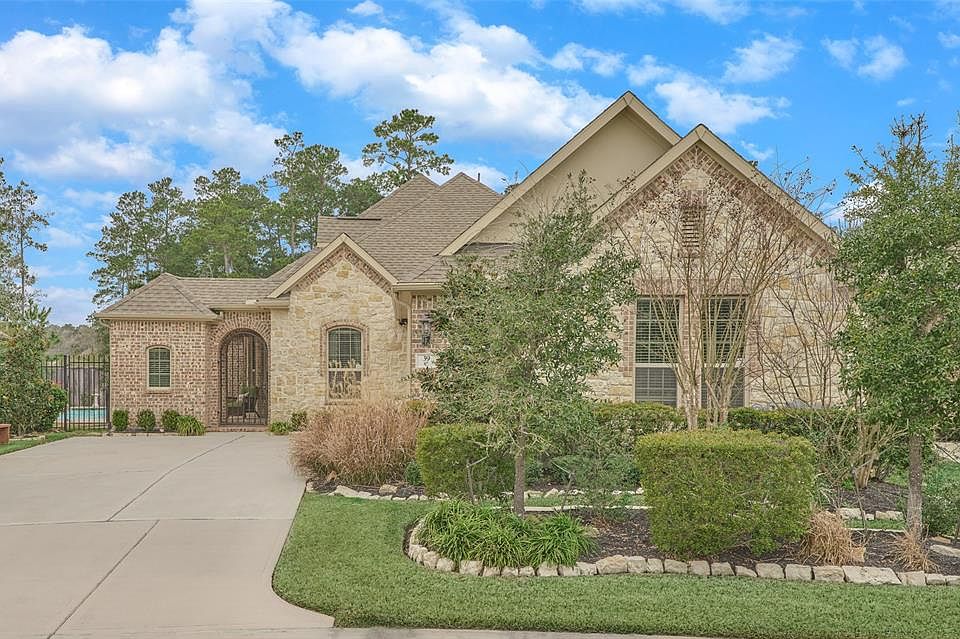 1st image of 39 Overland Heath Dr