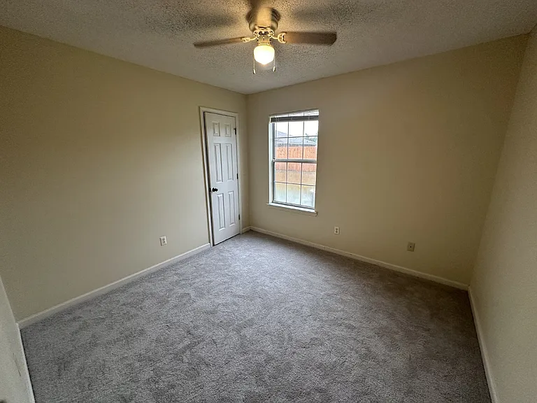 966 Yale Ct — Photo 7