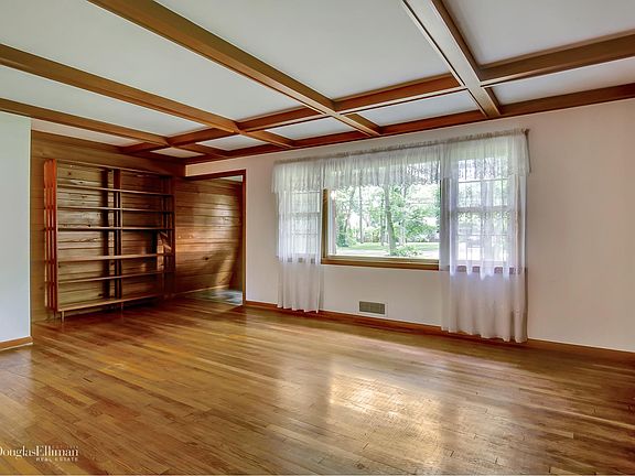 3rd image of 383 Sunrise Ave