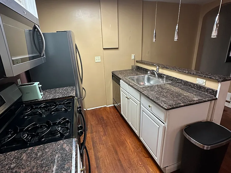 2415 Vine St #2 — Photo 4