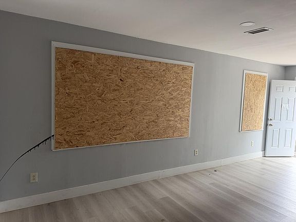 3rd image of 304 Possum Hollow Rd