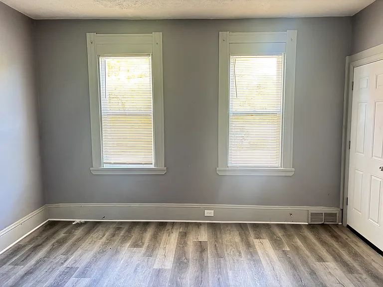 4019 Newark Ave #2 — Photo 10