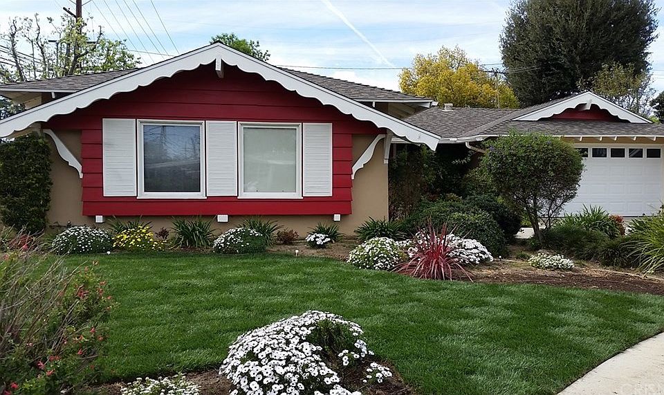 CLOSE UP OF FRONT.....ISN'T IT PRETTY?