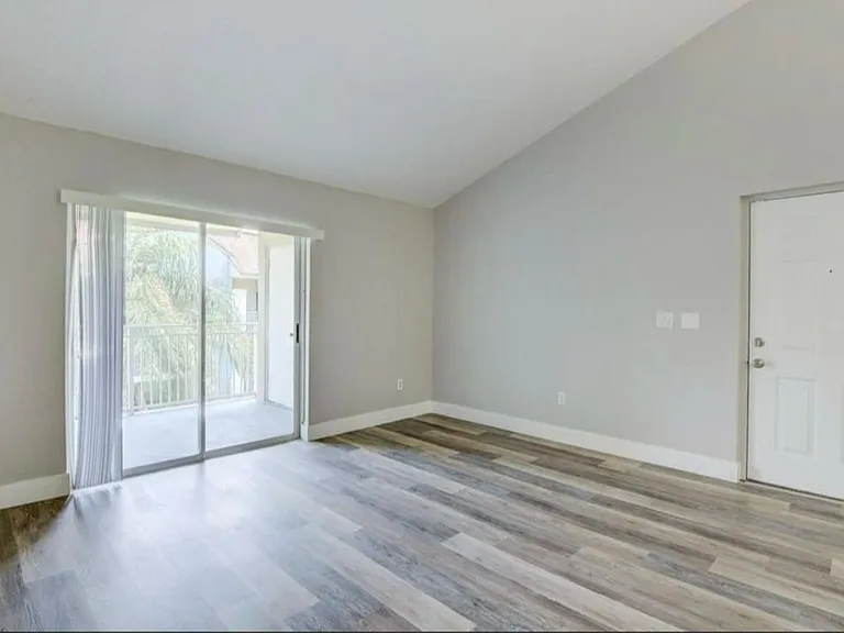 18840 NW 57th Ave #306 — Photo 10