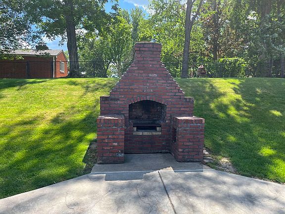 4th image of 979 Westchester Rd