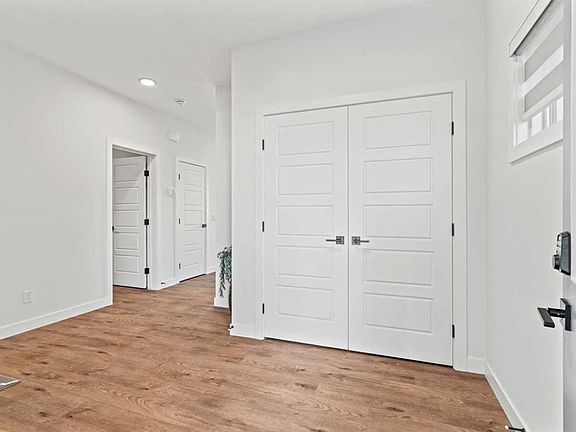 3rd image of 116 N Ambleside Cres NW