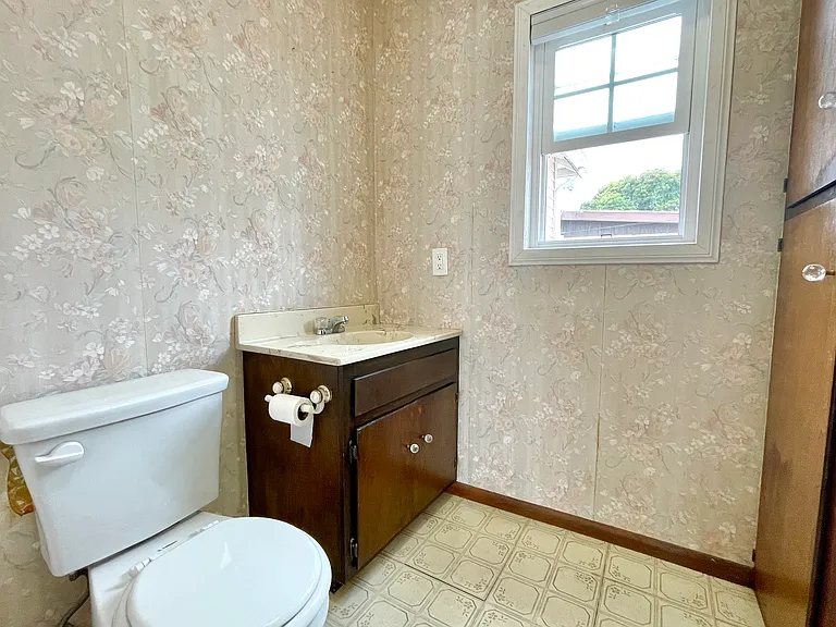 1731 W 234th St #2/2 — Photo 4