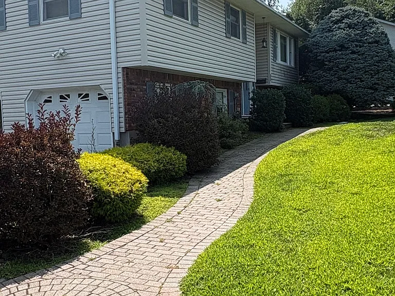 254 Manor Blvd — Photo 2