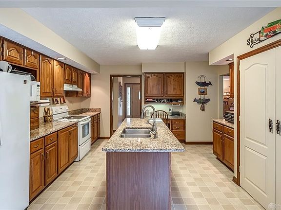 4th image of 2812 Country Squire Dr