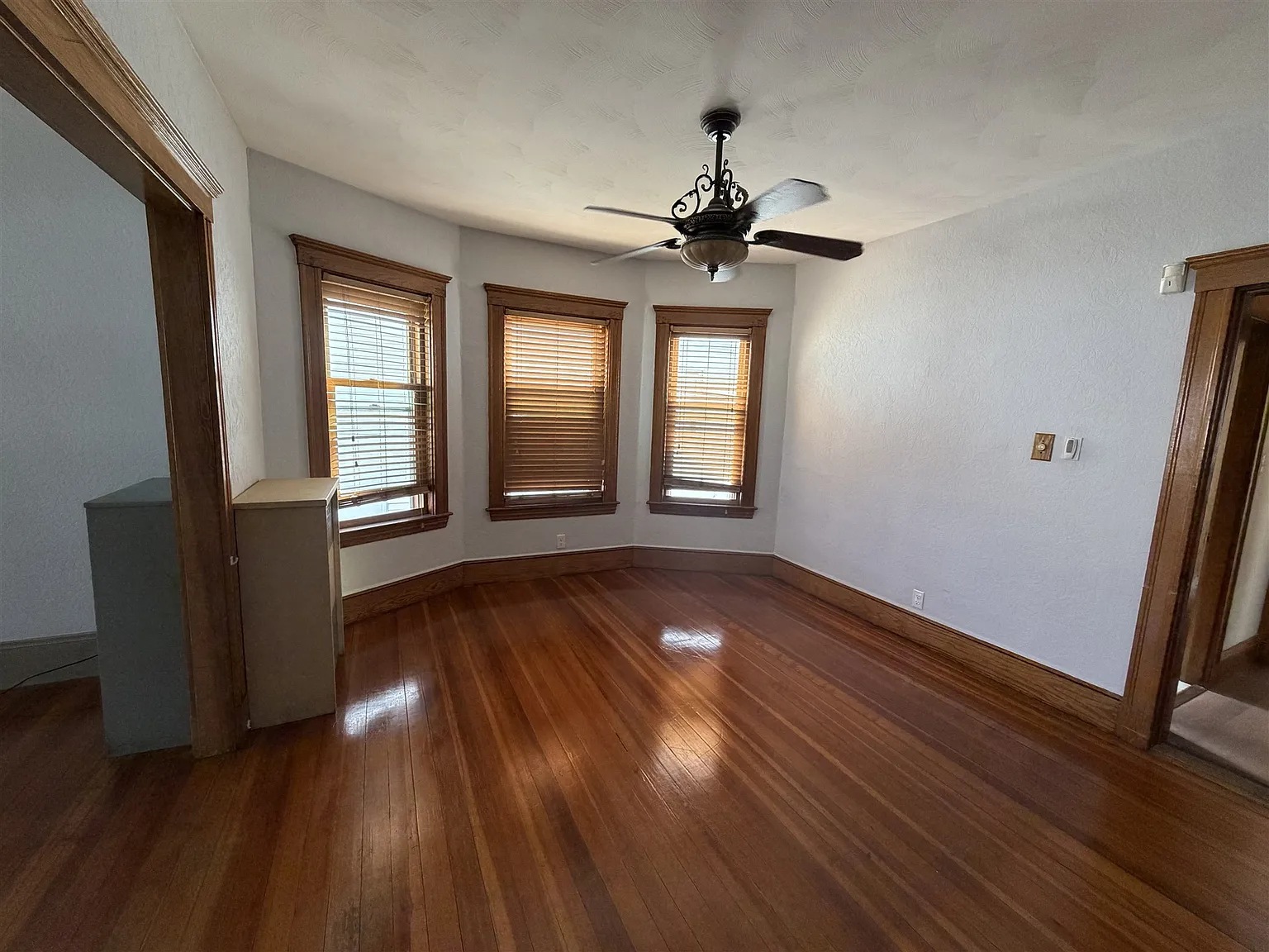 2 bed, 916 sqft, $3,000 — Photo 4