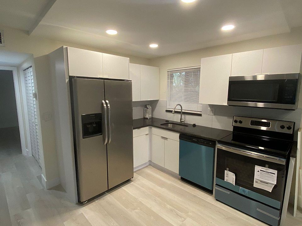 1st image of 615 NE 26th St #3