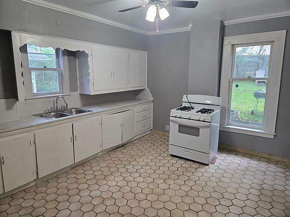 3rd image of 807 Hawley Ave Floor 1