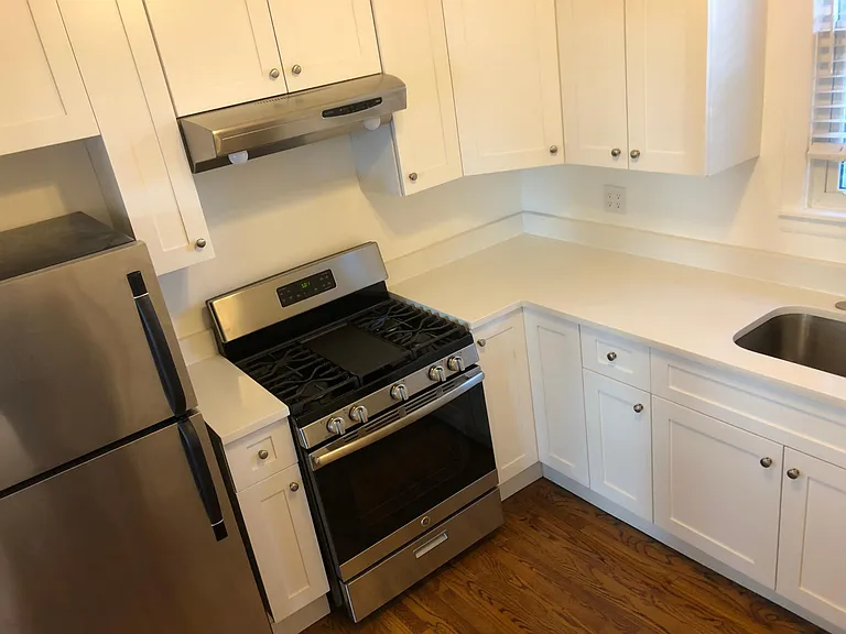 3209 N Oakley Ave #2 — Photo 6