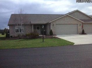1002 Pine Ridge Pkwy NW, Strasburg, OH